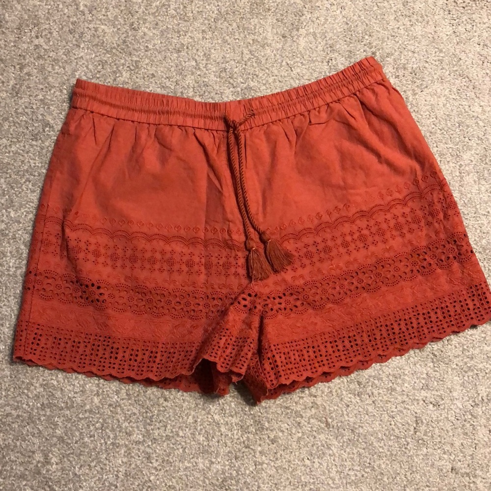 Shorts with eyelet detail